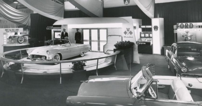 October 22, 1954 – Ford Thunderbird sales begin