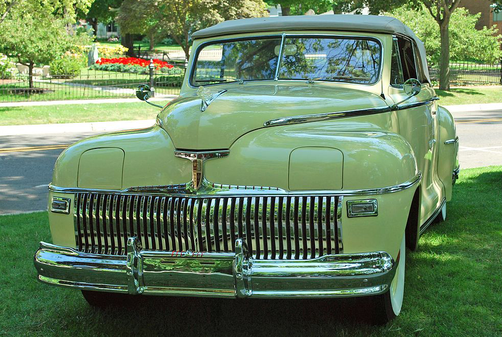 https://automotivehistory.org/wp-content/uploads/2021/09/1942_DeSoto_Custom_4148147080.jpg