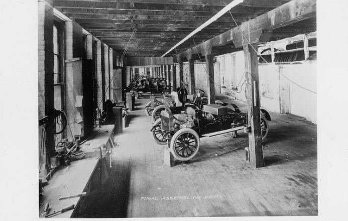 October 26, 1909 – General Motors buys Cartercar
