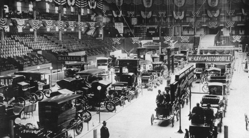 November 3, 1900 – The first modern auto show