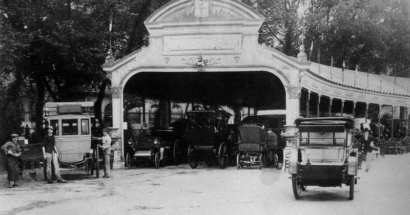 December 11, 1894 – The first auto show