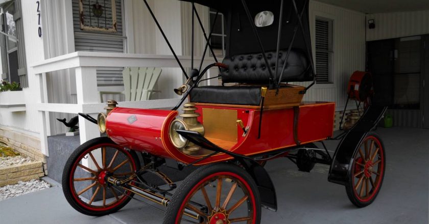 For Sale: 1903 Curved Dash Olds