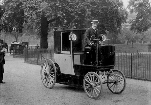 1897 london taxi, similar to first dui car.