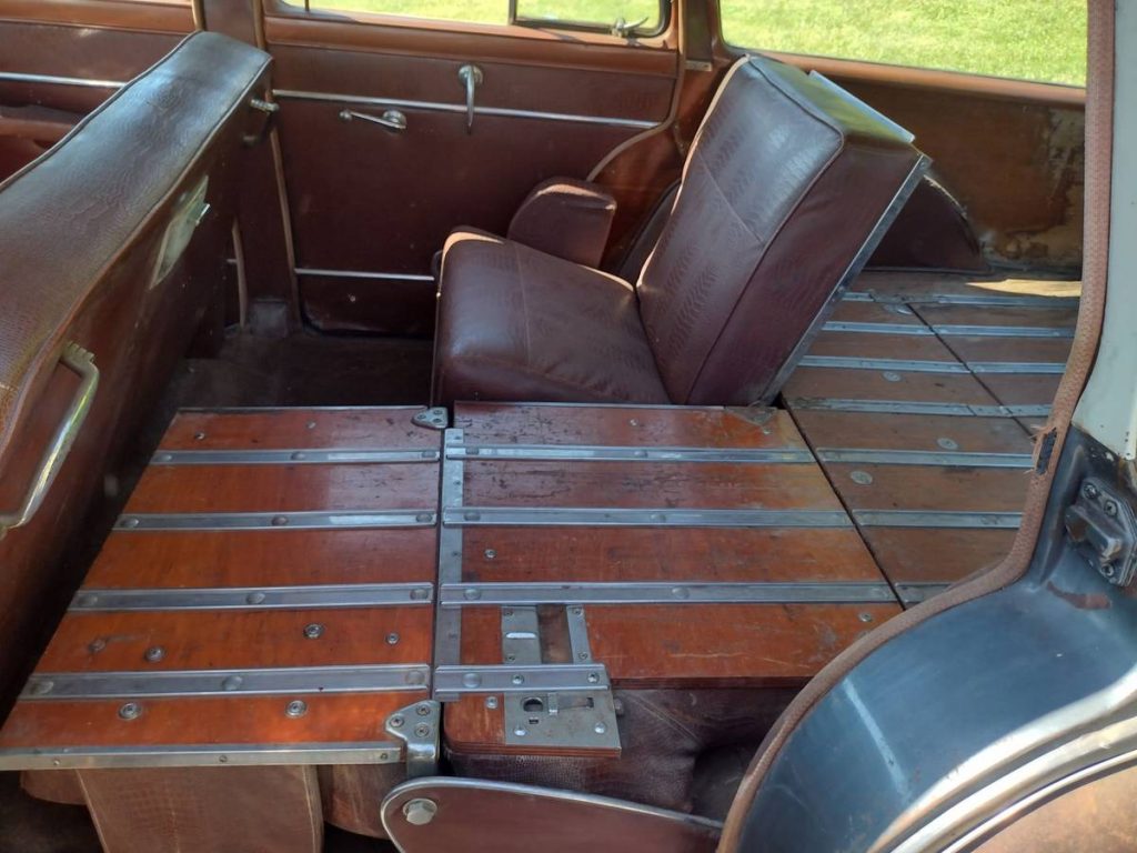 chrysler town and country interior